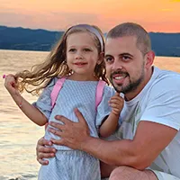 Децата ни (4 г. и 6 г.) бяха много впечатлени! За първи път виждаха биволи и за първи път ги гонеха гъски. Изобщо не искаха да си тръгваме.