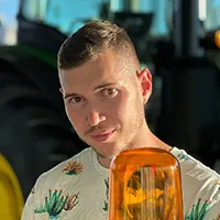 Хубаво е, че има и вариант без оператор, тъй като аз съм багерист и това ми спести пари.